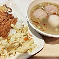 【板橋美食】QQ嫂-20元魯肉飯20元貢丸湯，絕無僅有的銅板美食小吃店