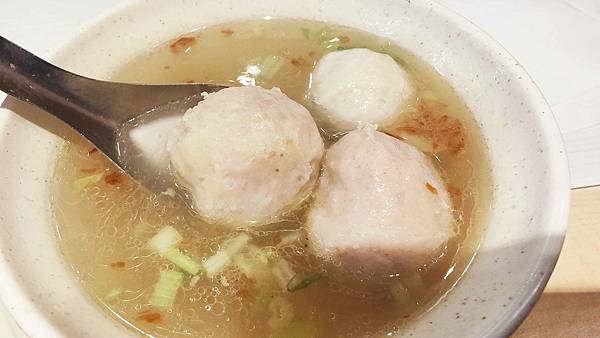 【板橋美食】QQ嫂-20元魯肉飯20元貢丸湯，絕無僅有的銅板美食小吃店