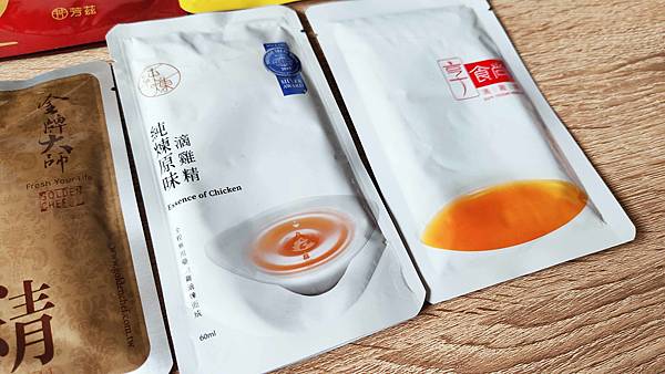 2022市售11家滴雞精大評比！11款滴雞精怎麼選？哪一款味道比較好喝？哪一款比較推薦？差別在哪邊？一次跟大家說！純煉滴雞精/田原香滴雞精(冷凍)/老協珍滴雞精/大成滴雞精(冷凍)/農純鄉滴雞精(冷凍)/桂格滴雞精/芳茲滴雞精/娘家滴雞精/享食尚滴雞精/白蘭氏滴雞精/金牌大師純煉原味滴雞精