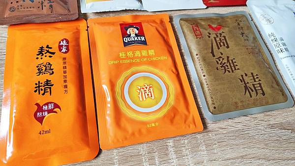 2022市售11家滴雞精大評比！11款滴雞精怎麼選？哪一款味道比較好喝？哪一款比較推薦？差別在哪邊？一次跟大家說！純煉滴雞精/田原香滴雞精(冷凍)/老協珍滴雞精/大成滴雞精(冷凍)/農純鄉滴雞精(冷凍)/桂格滴雞精/芳茲滴雞精/娘家滴雞精/享食尚滴雞精/白蘭氏滴雞精/金牌大師純煉原味滴雞精