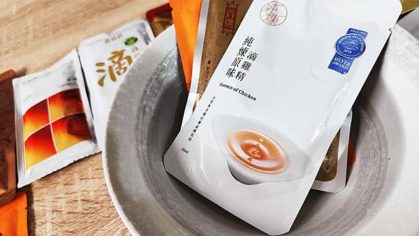 2022市售11家滴雞精大評比！11款滴雞精怎麼選？哪一款味道比較好喝？哪一款比較推薦？差別在哪邊？一次跟大家說！純煉滴雞精/田原香滴雞精(冷凍)/老協珍滴雞精/大成滴雞精(冷凍)/農純鄉滴雞精(冷凍)/桂格滴雞精/芳茲滴雞精/娘家滴雞精/享食尚滴雞精/白蘭氏滴雞精/金牌大師純煉原味滴雞精