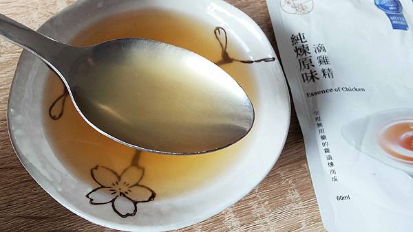 2022市售11家滴雞精大評比！11款滴雞精怎麼選？哪一款味道比較好喝？哪一款比較推薦？差別在哪邊？一次跟大家說！純煉滴雞精/田原香滴雞精(冷凍)/老協珍滴雞精/大成滴雞精(冷凍)/農純鄉滴雞精(冷凍)/桂格滴雞精/芳茲滴雞精/娘家滴雞精/享食尚滴雞精/白蘭氏滴雞精/金牌大師純煉原味滴雞精