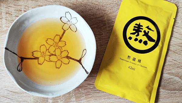 2022市售11家滴雞精大評比！11款滴雞精怎麼選？哪一款味道比較好喝？哪一款比較推薦？差別在哪邊？一次跟大家說！純煉滴雞精/田原香滴雞精(冷凍)/老協珍滴雞精/大成滴雞精(冷凍)/農純鄉滴雞精(冷凍)/桂格滴雞精/芳茲滴雞精/娘家滴雞精/享食尚滴雞精/白蘭氏滴雞精/金牌大師純煉原味滴雞精