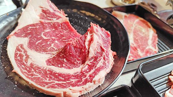 【台北美食】肉次方燒肉放題王品集團燒肉吃到飽-現點現切的超厚切PRIME沙朗牛排燒肉吃到飽