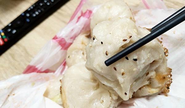 【中和美食】中和許記生煎包-剛出爐就瞬間被秒殺的爆美味水煎包 【中和美食】中和許記生煎包-剛出爐就瞬間被秒殺的爆美味水煎包