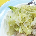 【板橋美食】無名魯肉飯 雞魯飯-配菜給超大爆量！用餐時間超多人潮小吃店～！