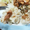 【板橋美食】無名魯肉飯 雞魯飯-配菜給超大爆量！用餐時間超多人潮小吃店～！