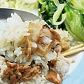 【板橋美食】無名魯肉飯 雞魯飯-配菜給超大爆量！用餐時間超多人潮小吃店～！