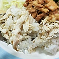【板橋美食】無名魯肉飯 雞魯飯-配菜給超大爆量！用餐時間超多人潮小吃店～！