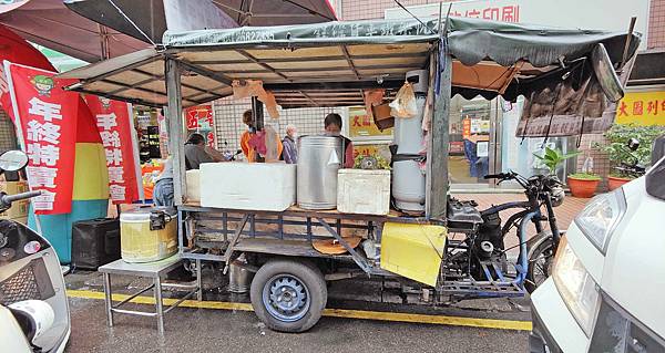 【中和美食】肉羹大腸麵線餐車-只有中午才會出現的美味餐車小吃店