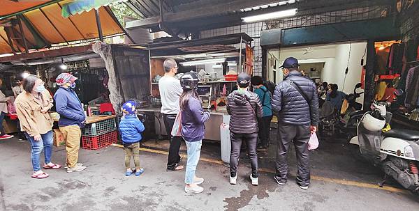 【中和美食】汕頭麵-每天只開3小時!爆人氣排隊無名小吃店 【中和美食】汕頭麵-每天只開3小時!爆人氣排隊無名小吃店