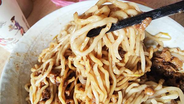 【中和美食】汕頭麵-每天只開3小時!爆人氣排隊無名小吃店