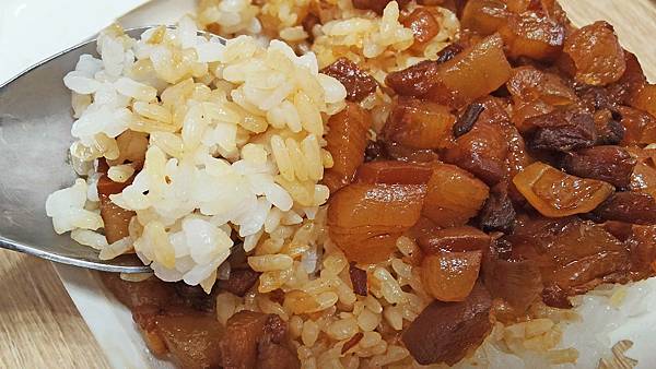 【板橋美食】葉家藥燉排骨-超強實力!不論是魯肉飯還是藥燉排骨味道都是一絕! 【板橋美食】葉家藥燉排骨-超強實力!不論是魯肉飯還是藥燉排骨味道都是一絕!