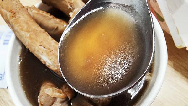 【板橋美食】葉家藥燉排骨-超強實力!不論是魯肉飯還是藥燉排骨味道都是一絕! 【板橋美食】葉家藥燉排骨-超強實力!不論是魯肉飯還是藥燉排骨味道都是一絕!