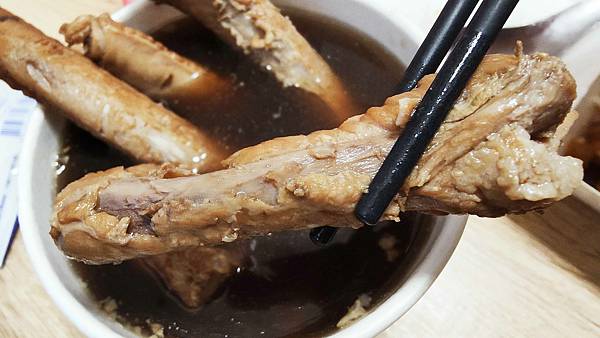 【板橋美食】葉家藥燉排骨-超強實力!不論是魯肉飯還是藥燉排骨味道都是一絕! 【板橋美食】葉家藥燉排骨-超強實力!不論是魯肉飯還是藥燉排骨味道都是一絕!