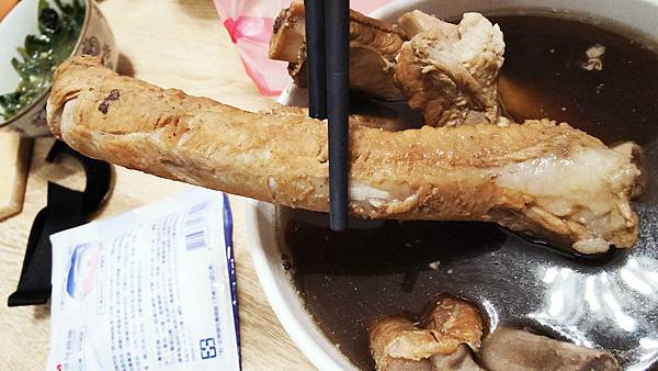 【板橋美食】葉家藥燉排骨-超強實力!不論是魯肉飯還是藥燉排骨味道都是一絕! 【板橋美食】葉家藥燉排骨-超強實力!不論是魯肉飯還是藥燉排骨味道都是一絕!