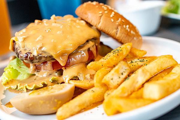 【桃園八德餐廳】陪你走一段路Walk with you-有如火山爆發般的熔岩漢堡!不輸給名店的美味 【桃園八德餐廳】陪你走一段路Walk with you-有如火山爆發般的熔岩漢堡!不輸給名店的美味