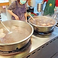 【板橋美食】藥燉排骨、炒米粉-只有晚上才能吃到的無名路邊攤美食