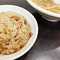 【台北美食】東發號 油飯・麵線-８０年老字號！饒河夜市裡最老的美食小吃店！