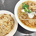 【台北美食】東發號 油飯・麵線-８０年老字號！饒河夜市裡最老的美食小吃店！