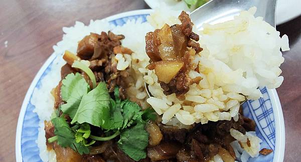 【新店美食】旺來小吃店-還沒用餐時間就塞滿整個走道的超人氣小吃 【新店美食】旺來小吃店-還沒用餐時間就塞滿整個走道的超人氣小吃