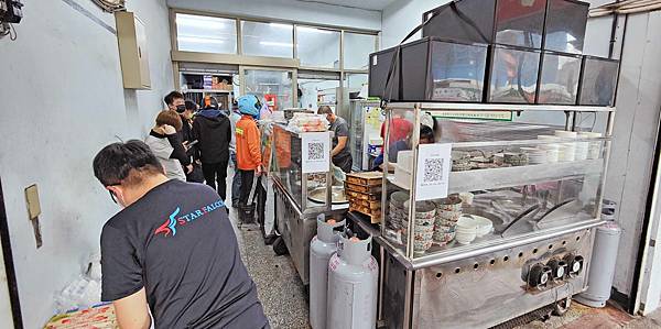【新店美食】旺來小吃店-還沒用餐時間就塞滿整個走道的超人氣小吃 【新店美食】旺來小吃店-還沒用餐時間就塞滿整個走道的超人氣小吃