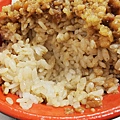 【新店美食】小渝魯肉飯-隱藏在巷弄裡評價4.4顆星的魯肉飯小吃店