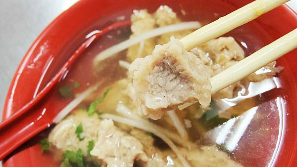 【新店美食】小渝魯肉飯-隱藏在巷弄裡評價4.4顆星的魯肉飯小吃店