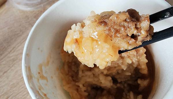 【中和美食】立德街無名排隊美食-就算是下雨天也大排長龍的隱藏版美食小吃店