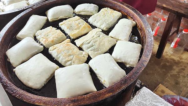 【宜蘭景點】宜蘭農夫青蔥體驗農場-蔥油餅DIY親子農場，還可以零距離無柵欄餵食可愛的小動物