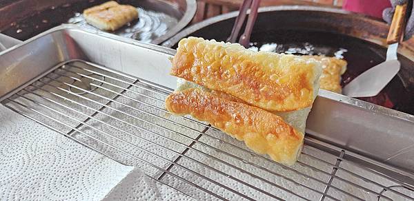 【宜蘭景點】宜蘭農夫青蔥體驗農場-蔥油餅DIY親子農場，還可以零距離無柵欄餵食可愛的小動物