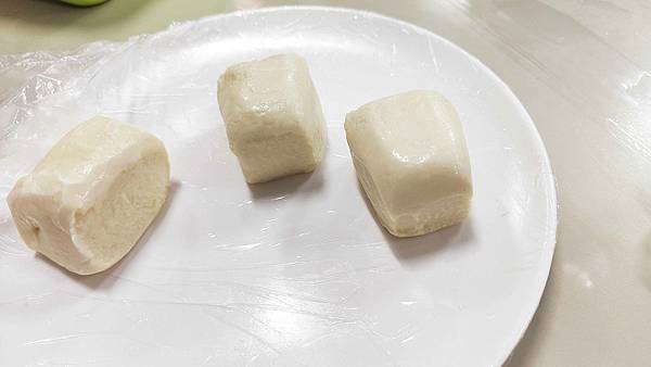 【宜蘭景點】宜蘭農夫青蔥體驗農場-蔥油餅DIY親子農場，還可以零距離無柵欄餵食可愛的小動物