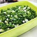 【宜蘭景點】宜蘭農夫青蔥體驗農場-蔥油餅DIY親子農場，還可以零距離無柵欄餵食可愛的小動物
