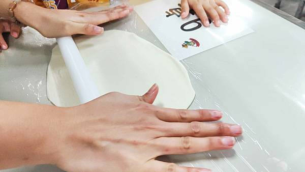 【宜蘭景點】宜蘭農夫青蔥體驗農場-蔥油餅DIY親子農場，還可以零距離無柵欄餵食可愛的小動物