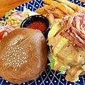 【新店美食】三野達人-隱藏在巷弄裡４.４顆星爆美味厚切牛肉漢堡！厚度達３公分以上哦