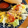 【新店美食】三野達人-隱藏在巷弄裡４.４顆星爆美味厚切牛肉漢堡！厚度達３公分以上哦