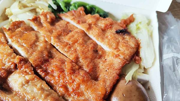 【土城美食】員山排骨-還沒用餐時間就已經排到大馬路上的爆人氣排骨店 【土城美食】員山排骨-還沒用餐時間就已經排到大馬路上的爆人氣排骨店