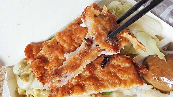 【土城美食】員山排骨-還沒用餐時間就已經排到大馬路上的爆人氣排骨店 【土城美食】員山排骨-還沒用餐時間就已經排到大馬路上的爆人氣排骨店