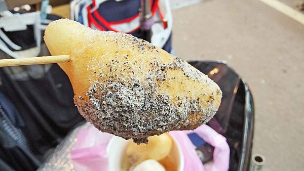 【永和美食】白糖粿-一份三顆只要50元,好吃又美味的樂華夜市小吃 【永和美食】白糖粿-一份三顆只要50元,好吃又美味的樂華夜市小吃