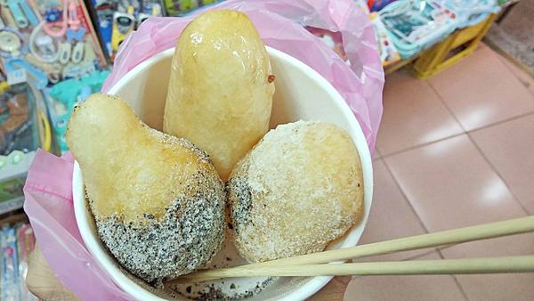 【永和美食】白糖粿-一份三顆只要50元,好吃又美味的樂華夜市小吃 【永和美食】白糖粿-一份三顆只要50元,好吃又美味的樂華夜市小吃