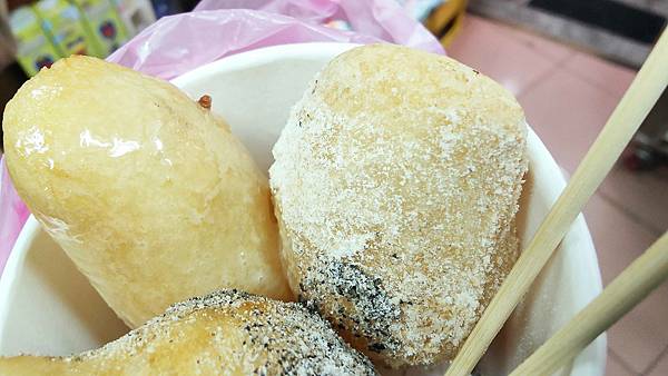 【永和美食】白糖粿-一份三顆只要50元,好吃又美味的樂華夜市小吃 【永和美食】白糖粿-一份三顆只要50元,好吃又美味的樂華夜市小吃