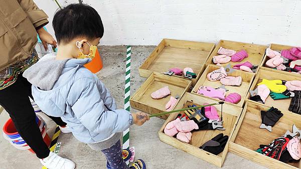 【彰化景點】台灣手套博物館-免門票免停車費,還有數十種免費親子設施讓你玩透透的觀光工廠