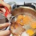 【澎湖第一首選伴手禮美食】澎湖西嶼明興花枝丸-吃下去的每一口都是滿滿的海鮮甜味，在嘴巴裡散不開