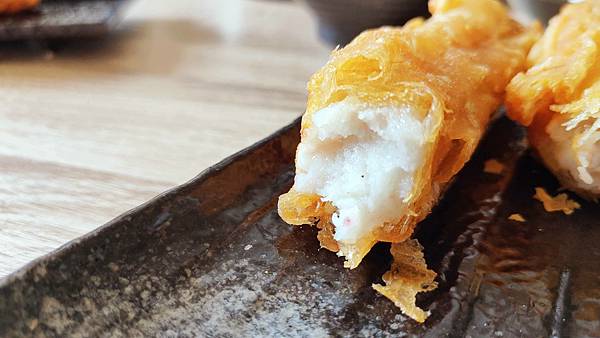 【澎湖第一首選伴手禮美食】澎湖西嶼明興花枝丸-吃下去的每一口都是滿滿的海鮮甜味,在嘴巴裡散不開 【澎湖第一首選伴手禮美食】澎湖西嶼明興花枝丸-吃下去的每一口都是滿滿的海鮮甜味,在嘴巴裡散不開