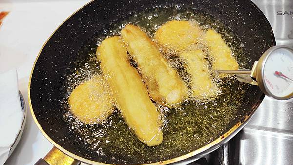 【澎湖第一首選伴手禮美食】澎湖西嶼明興花枝丸-吃下去的每一口都是滿滿的海鮮甜味,在嘴巴裡散不開 【澎湖第一首選伴手禮美食】澎湖西嶼明興花枝丸-吃下去的每一口都是滿滿的海鮮甜味,在嘴巴裡散不開