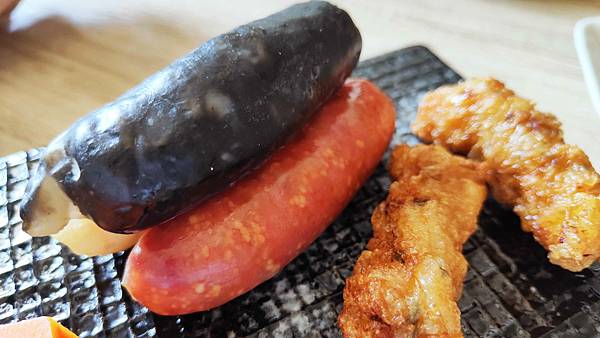 【澎湖第一首選伴手禮美食】澎湖西嶼明興花枝丸-吃下去的每一口都是滿滿的海鮮甜味,在嘴巴裡散不開 【澎湖第一首選伴手禮美食】澎湖西嶼明興花枝丸-吃下去的每一口都是滿滿的海鮮甜味,在嘴巴裡散不開