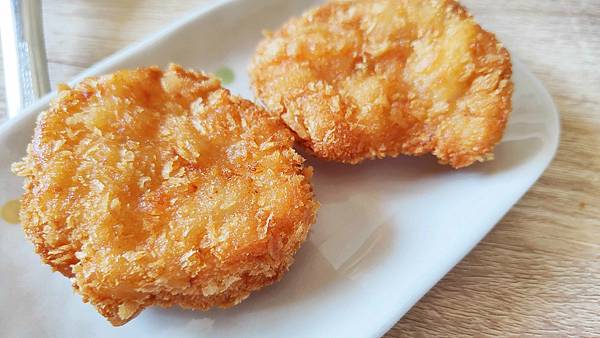 【澎湖第一首選伴手禮美食】澎湖西嶼明興花枝丸-吃下去的每一口都是滿滿的海鮮甜味,在嘴巴裡散不開 【澎湖第一首選伴手禮美食】澎湖西嶼明興花枝丸-吃下去的每一口都是滿滿的海鮮甜味,在嘴巴裡散不開