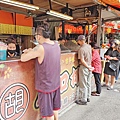 【土城便當】胡家廟口排骨飯-每天開不到四小時！還沒用餐時間就大排長龍的排骨飯店
