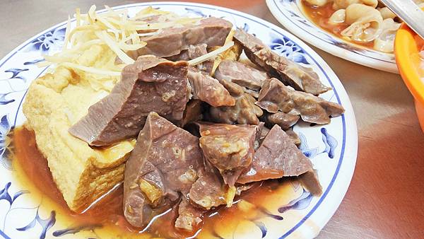 勇伯米粉湯-新店捷運站附近光明街必吃的米粉湯碧潭美食小吃店