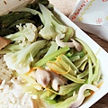 正隆土魠魚羹-中午用餐時間從店內排到店外的巨無霸雞排便當！光吃主菜就飽了